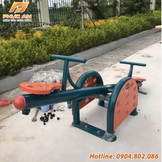 Bập bênh hai chỗ ngoài trời